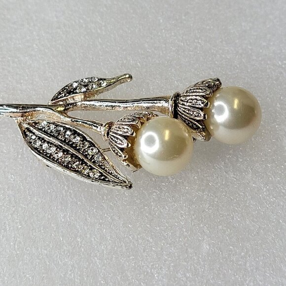 Faux Pearl Flower Bud Brooch Pin - Picture 5 of 11